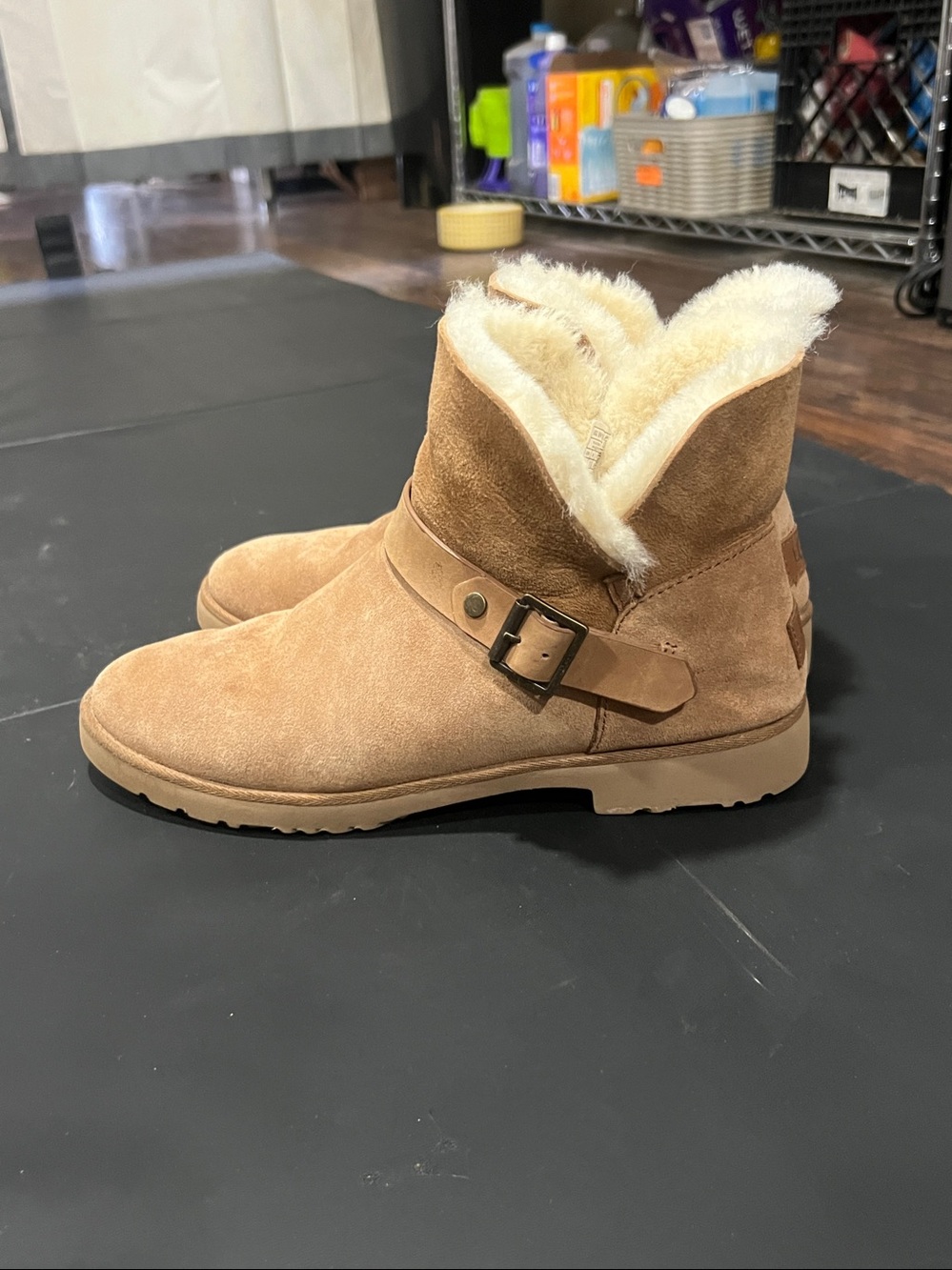 UGG Romely Short side Buckle boot Chestnut size 9 like new